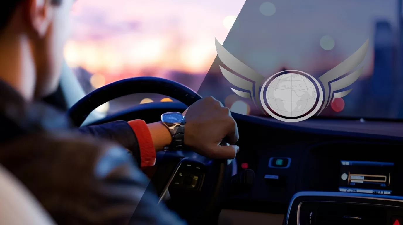 Conductor al volante de una unidad Vielcor al atardecer en Caracas